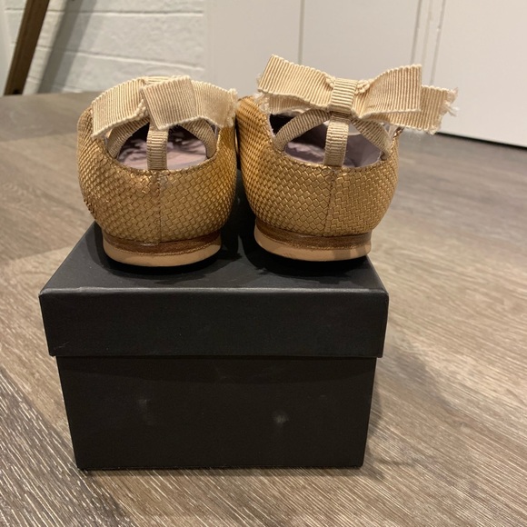 Anya Hindmarch Shoes Anya Hindmarch Metallic Roundtoe Flats Poshmark